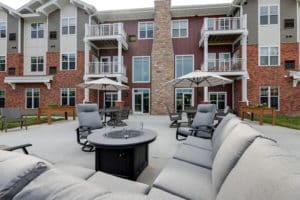 Outdoor firepit and patio at Meadowview of Johnston IA