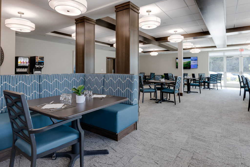 Restaurant-style dining area at Meadowview of Johnston featuring booth seating, tables, and space for resident meals and gatherings.